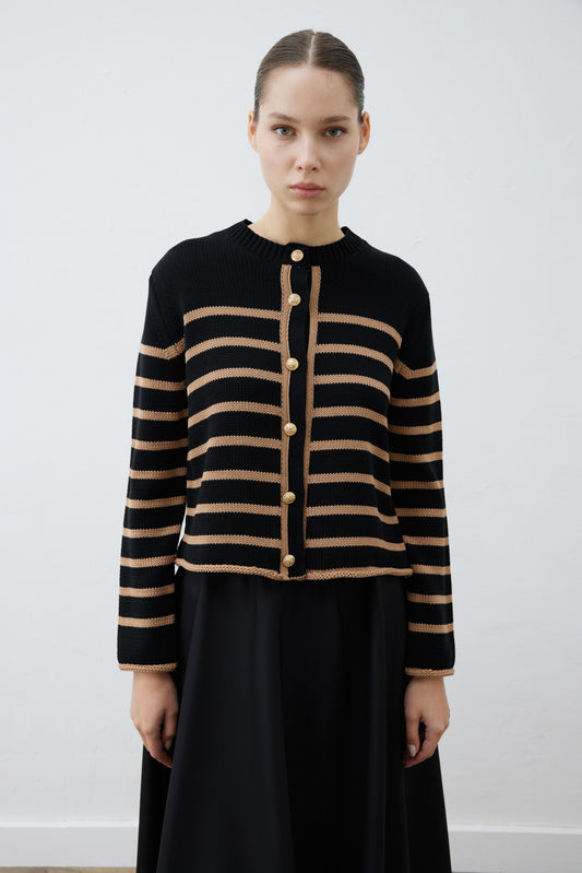 Melanie Strickjacke im Marine-Look